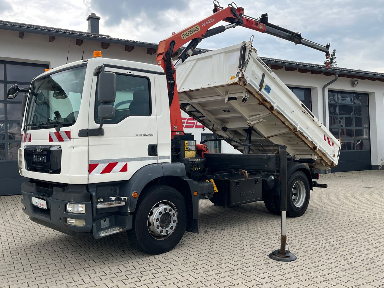 MAN TGM 18.290 Kipper Kran Palfinger PK 11001 - Billenőplatós teherautó, Darus autó: 1 kép. MAN TGM 18.290 Kipper Kran Palfinger PK 11001 - Billenőplatós teherautó, Darus autó: 1 kép.