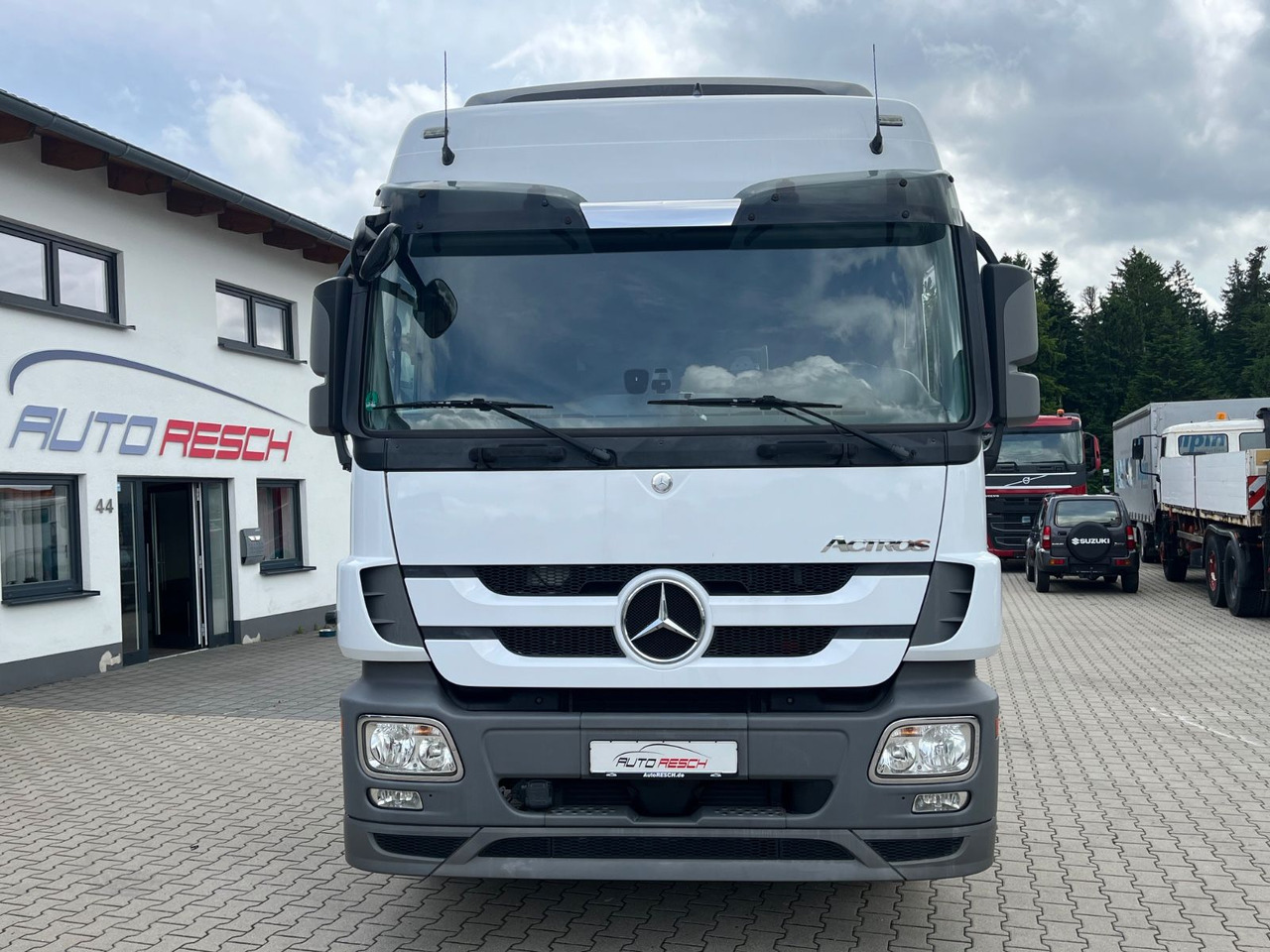 Mercedes-Benz Actros 2544 MP3 Abrollkipper original 84.000KM - Horgos rakodó teherautó: 2 kép. Mercedes-Benz Actros 2544 MP3 Abrollkipper original 84.000KM - Horgos rakodó teherautó: 2 kép.