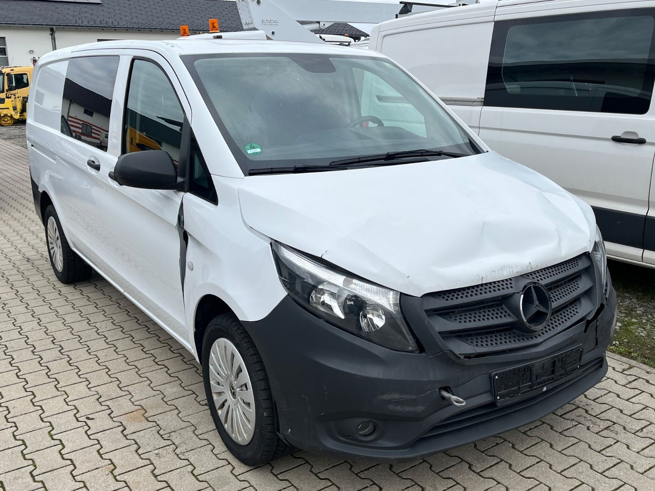 Mercedes-Benz Vito 116CDI 53384KM - Kis furgon: 2 kép. Mercedes-Benz Vito 116CDI 53384KM - Kis furgon: 2 kép.