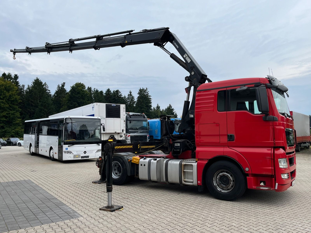 MAN TGX 18.400 mit Kran HIAB 288E P-5 HIPRO - Nyergesvontató: 3 kép. MAN TGX 18.400 mit Kran HIAB 288E P-5 HIPRO - Nyergesvontató: 3 kép.