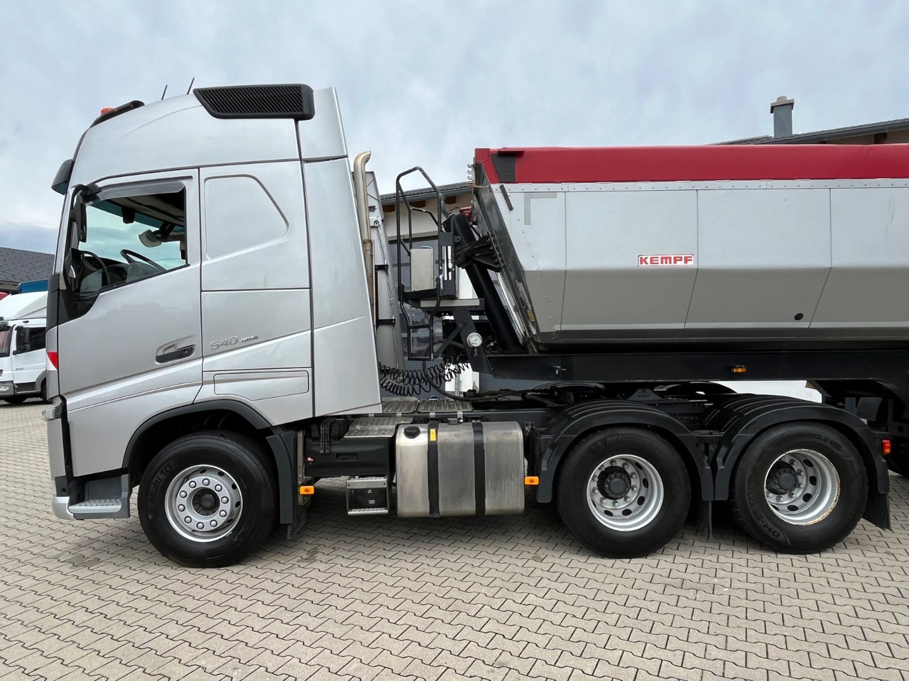 Volvo FH 540 6x4 Kipphydraulik 280TKM 60Tonnen - Nyergesvontató: 5 kép. Volvo FH 540 6x4 Kipphydraulik 280TKM 60Tonnen - Nyergesvontató: 5 kép.