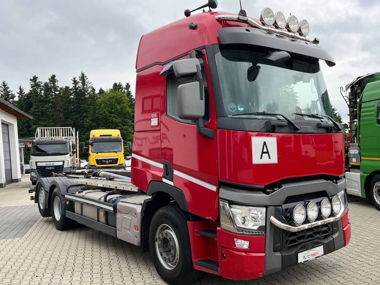 Renault T520 6x2 Meiller RS 21 Abrollkipper Lift Lenk - Horgos rakodó teherautó: 2 kép. Renault T520 6x2 Meiller RS 21 Abrollkipper Lift Lenk - Horgos rakodó teherautó: 2 kép.