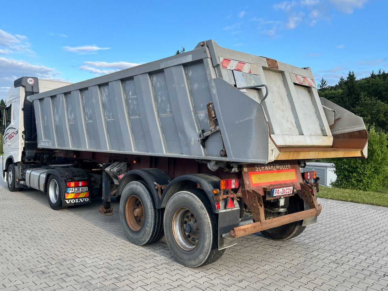 Schwarzmüller 2 Achs Alu Kippmulde Trommelbremse - Félpótkocsi billenőplatós: 4 kép. Schwarzmüller 2 Achs Alu Kippmulde Trommelbremse - Félpótkocsi billenőplatós: 4 kép.