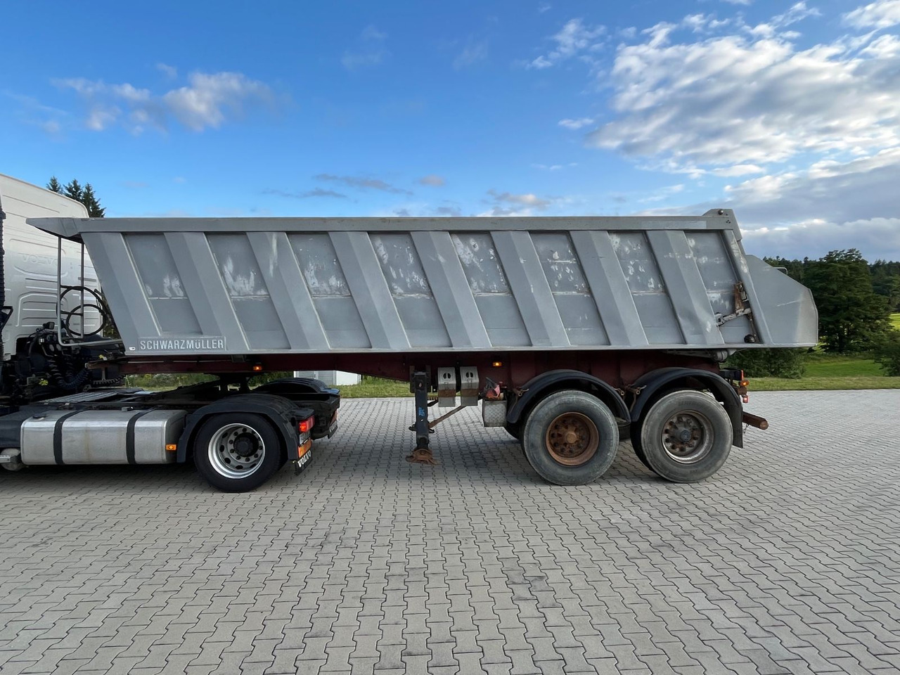 Schwarzmüller 2 Achs Alu Kippmulde Trommelbremse - Félpótkocsi billenőplatós: 3 kép. Schwarzmüller 2 Achs Alu Kippmulde Trommelbremse - Félpótkocsi billenőplatós: 3 kép.