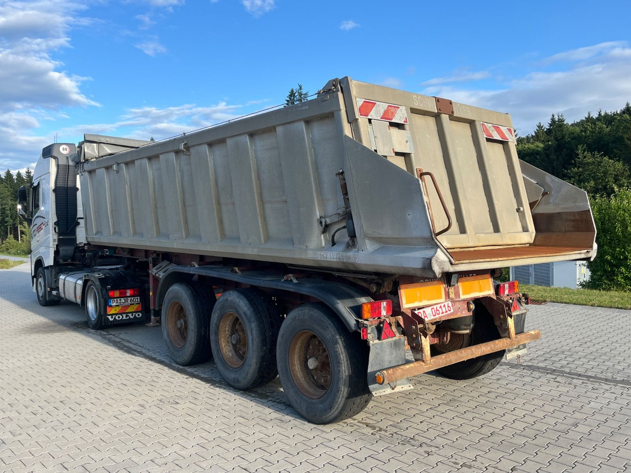 Schwarzmüller 3 Achs Alu Kippmulde Trommelbremse - Félpótkocsi billenőplatós: 2 kép. Schwarzmüller 3 Achs Alu Kippmulde Trommelbremse - Félpótkocsi billenőplatós: 2 kép.