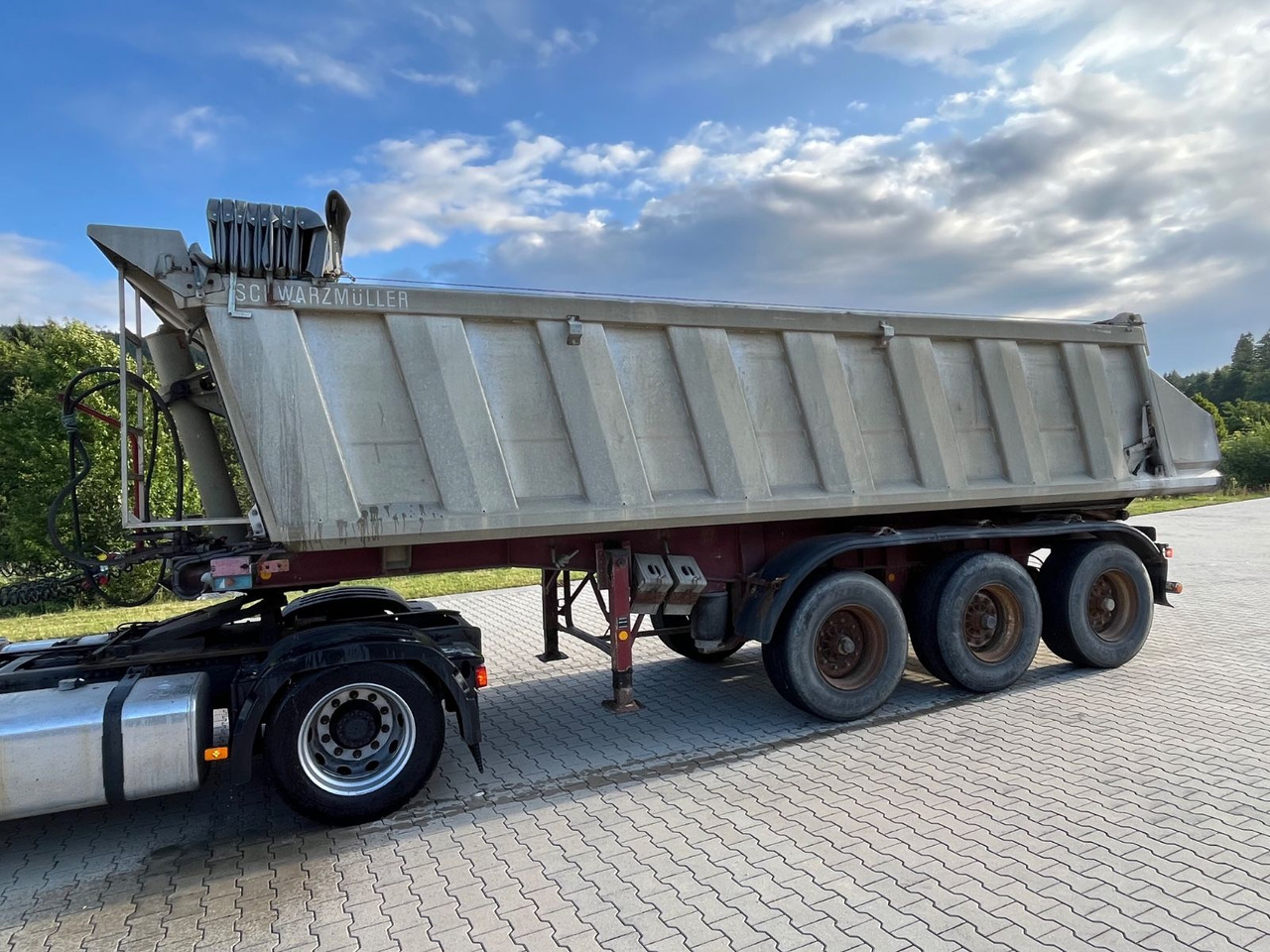 Schwarzmüller 3 Achs Alu Kippmulde Trommelbremse - Félpótkocsi billenőplatós: 5 kép. Schwarzmüller 3 Achs Alu Kippmulde Trommelbremse - Félpótkocsi billenőplatós: 5 kép.