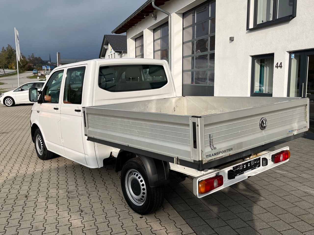 Volkswagen VW T6 DOKA Pritsche Allrad 4x4 - Platós kisteherautó, Duplakabinos kisteherautó: 5 kép. Volkswagen VW T6 DOKA Pritsche Allrad 4x4 - Platós kisteherautó, Duplakabinos kisteherautó: 5 kép.