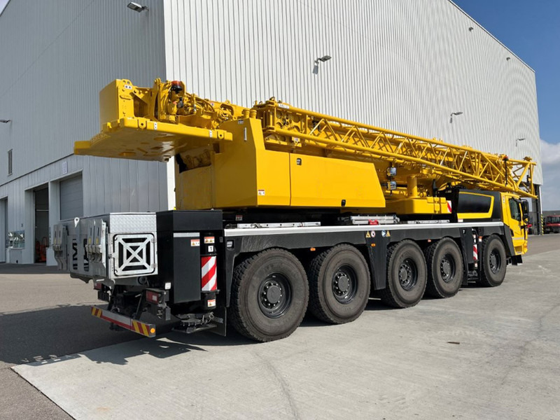 Liebherr LTM 1110-5.2 - Autódaru: 2 kép. Liebherr LTM 1110-5.2 - Autódaru: 2 kép.