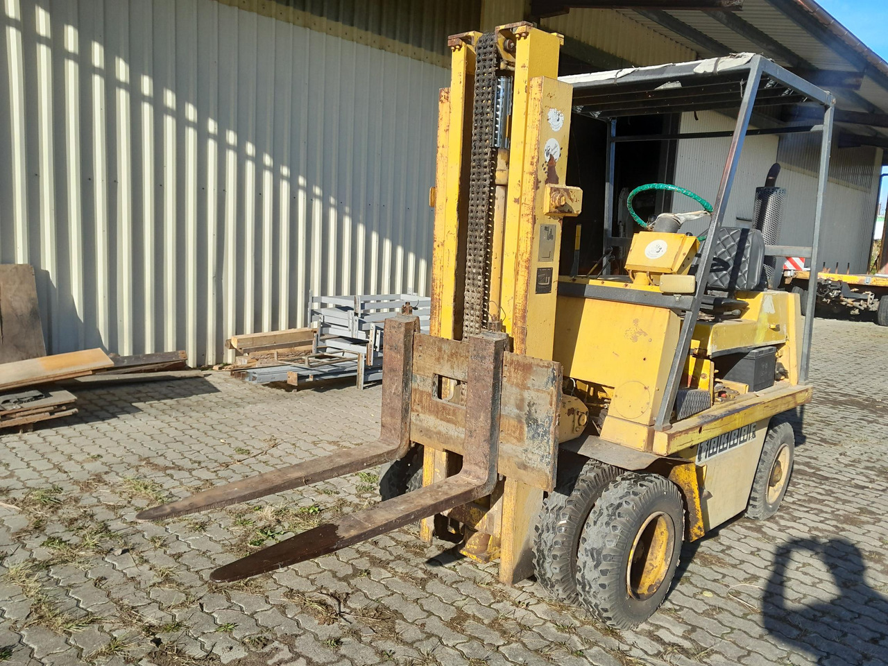 Takraf 3,2 ton diesel - Dízel targonca: 3 kép. Takraf 3,2 ton diesel - Dízel targonca: 3 kép.