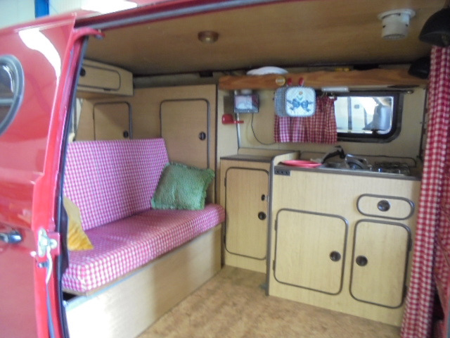 VOLKSWAGEN T3 Syncro 4X4 1.9 TD Wie neu! - Kempingautó: 5 kép. VOLKSWAGEN T3 Syncro 4X4 1.9 TD Wie neu! - Kempingautó: 5 kép.
