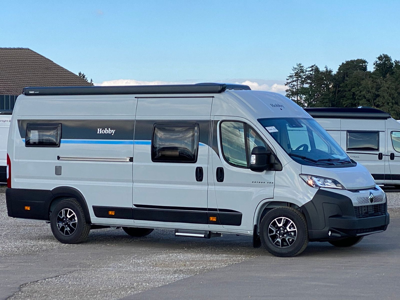 Carado ONTOUR Van 640 ET Modell 2025,Längsbetten - Kempingautó: 3 kép. Carado ONTOUR Van 640 ET Modell 2025,Längsbetten - Kempingautó: 3 kép.