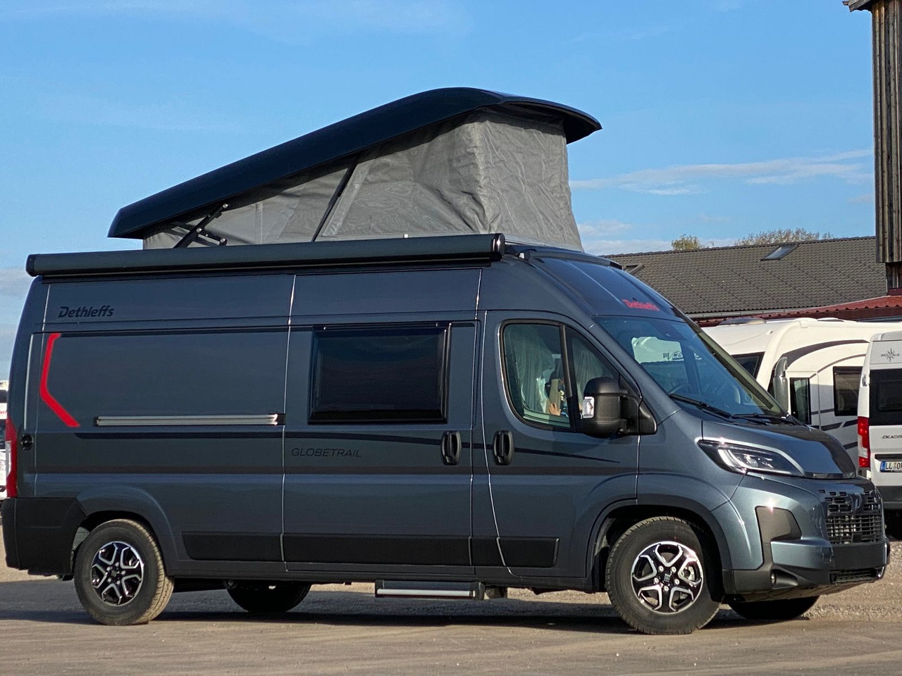 Dethleffs Globetrail 600 DK *2025*Automatik,Aufstelldach - Kempingautó: 4 kép. Dethleffs Globetrail 600 DK *2025*Automatik,Aufstelldach - Kempingautó: 4 kép.