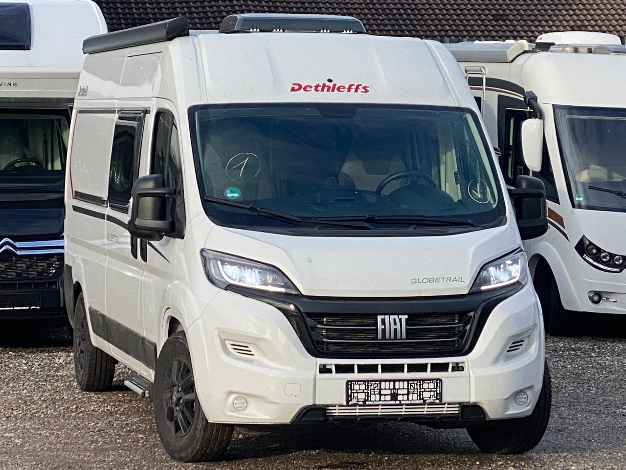 Dethleffs Globetrail CVD 600 DK Classic - Kempingautó: 1 kép. Dethleffs Globetrail CVD 600 DK Classic - Kempingautó: 1 kép.