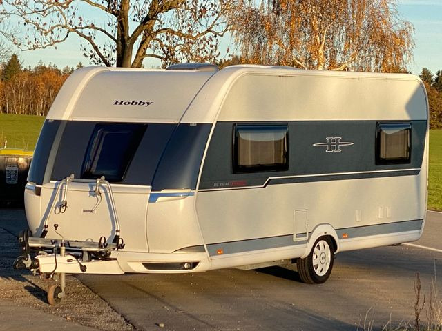 Hobby 495 UL, Einzellbetten, Mover, Vorzelt, - Lakókocsi: 1 kép. Hobby 495 UL, Einzellbetten, Mover, Vorzelt, - Lakókocsi: 1 kép.
