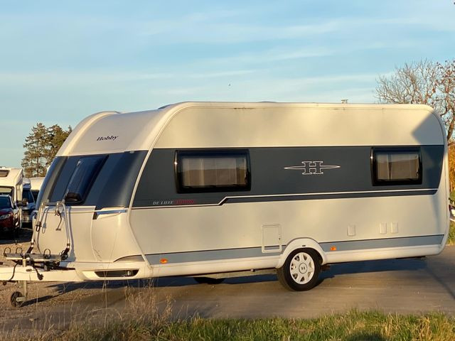 Hobby 495 UL, Einzellbetten, Mover, Vorzelt, - Lakókocsi: 2 kép. Hobby 495 UL, Einzellbetten, Mover, Vorzelt, - Lakókocsi: 2 kép.