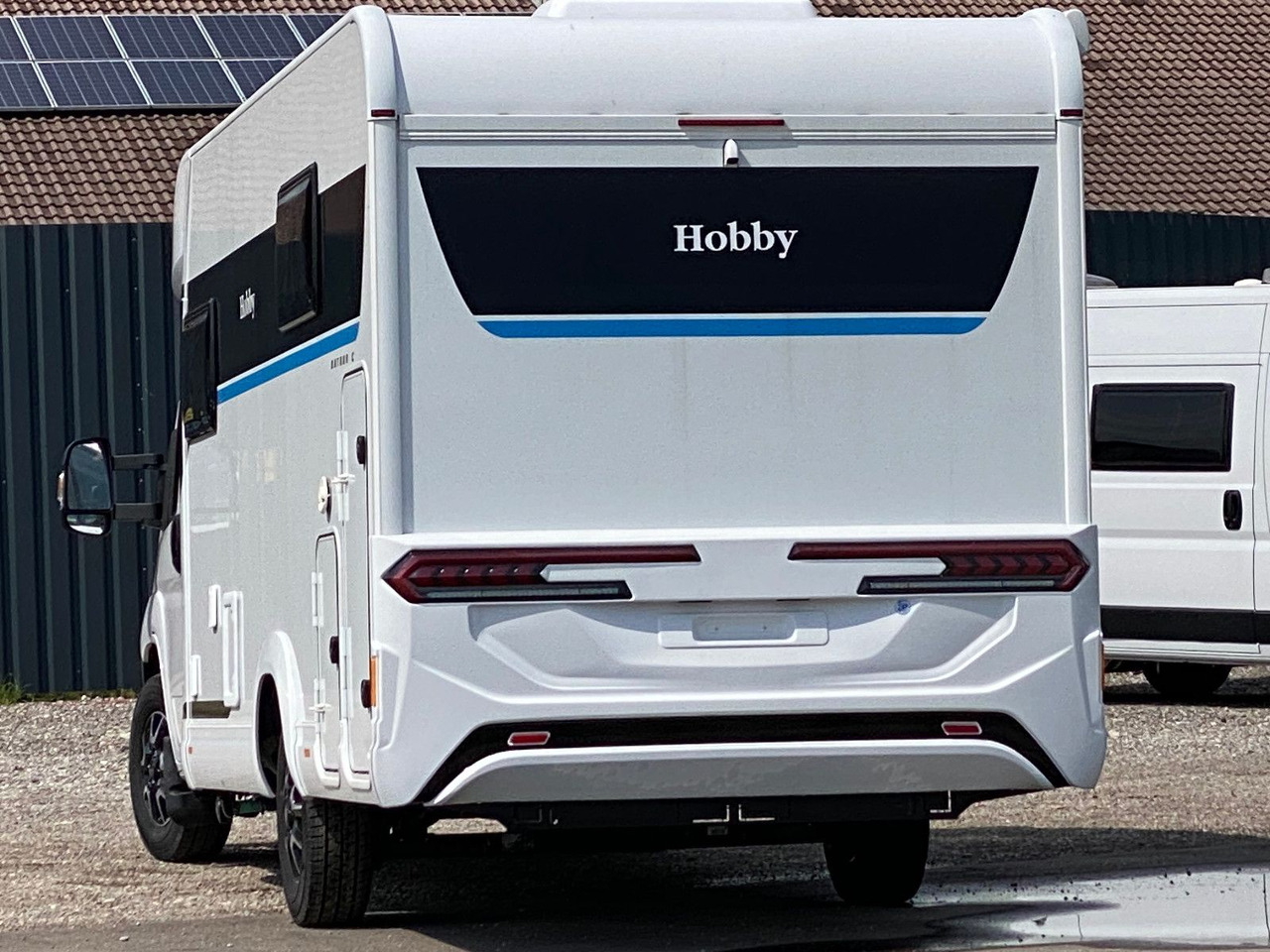 Hobby OnTour C 700 GQ MJ25/MARKISE/RFK/SAFETY-PAKET - Félintegrált lakóautó: 4 kép. Hobby OnTour C 700 GQ MJ25/MARKISE/RFK/SAFETY-PAKET - Félintegrált lakóautó: 4 kép.