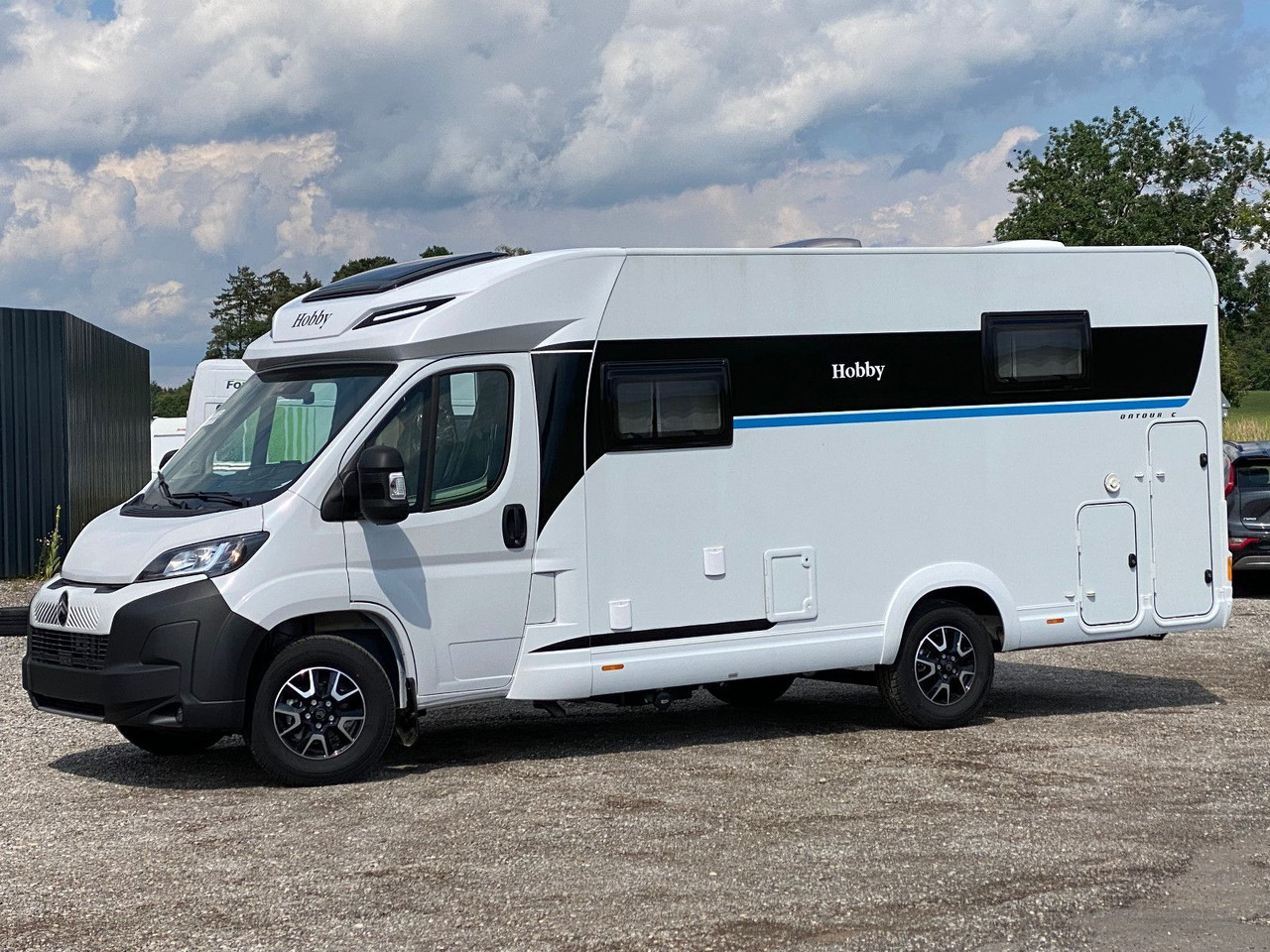 Hobby OnTour C 700 GQ MJ25/MARKISE/RFK/SAFETY-PAKET - Félintegrált lakóautó: 3 kép. Hobby OnTour C 700 GQ MJ25/MARKISE/RFK/SAFETY-PAKET - Félintegrált lakóautó: 3 kép.