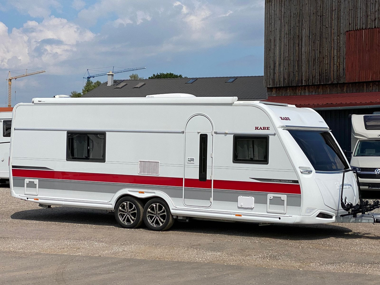Kabe Royal 740 TDL KS, Voll Ausstattung, Hubstützen - Lakókocsi: 2 kép. Kabe Royal 740 TDL KS, Voll Ausstattung, Hubstützen - Lakókocsi: 2 kép.