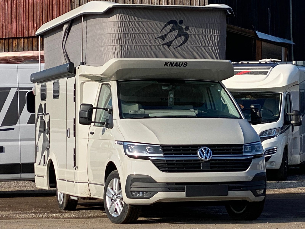 Knaus Tourer CUV 500 MQ CUVISION ohne Slide Bett - Félintegrált lakóautó: 1 kép. Knaus Tourer CUV 500 MQ CUVISION ohne Slide Bett - Félintegrált lakóautó: 1 kép.
