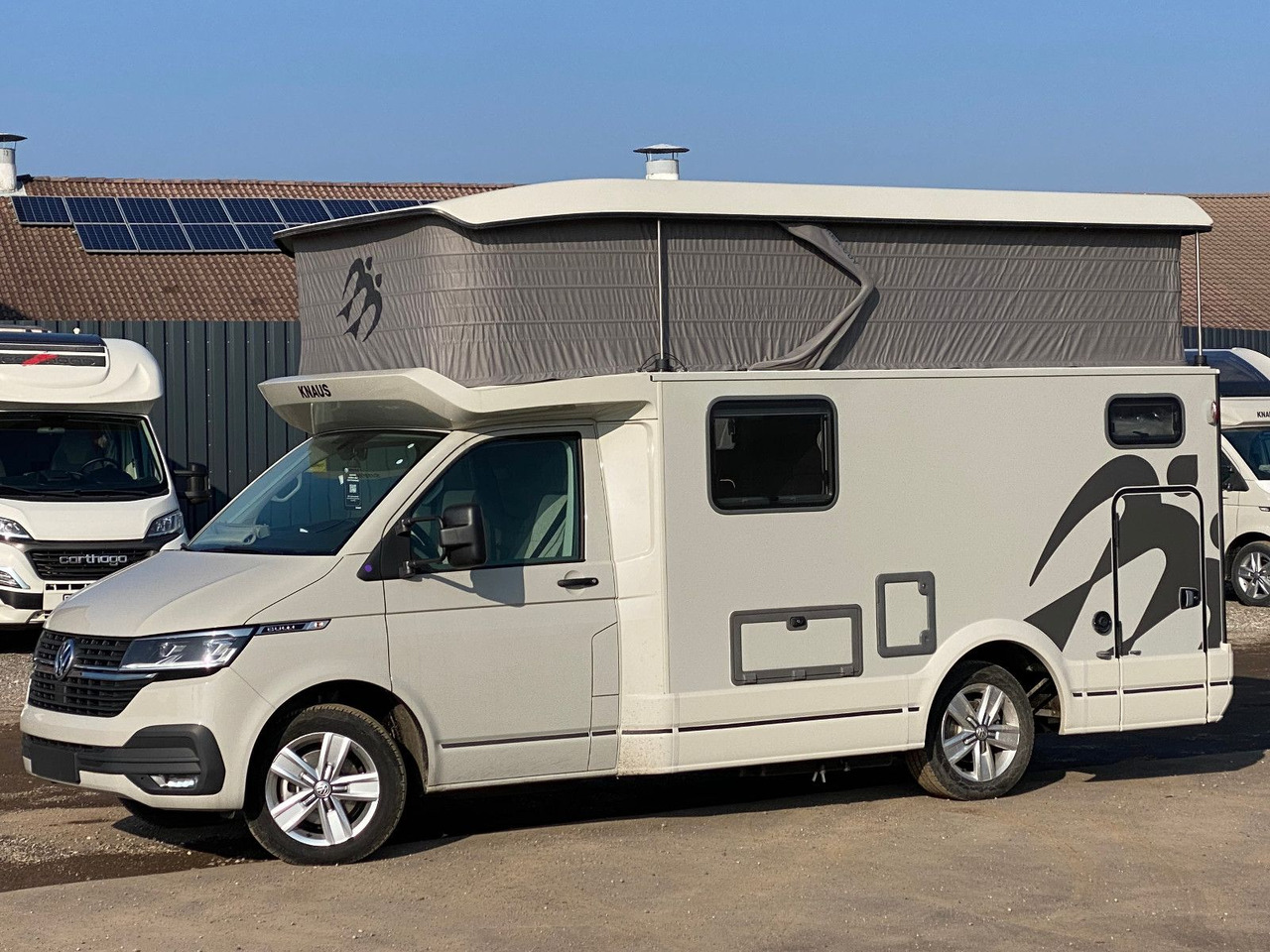 Knaus Tourer CUV 500 MQ CUVISION ohne Slide Bett - Félintegrált lakóautó: 4 kép. Knaus Tourer CUV 500 MQ CUVISION ohne Slide Bett - Félintegrált lakóautó: 4 kép.