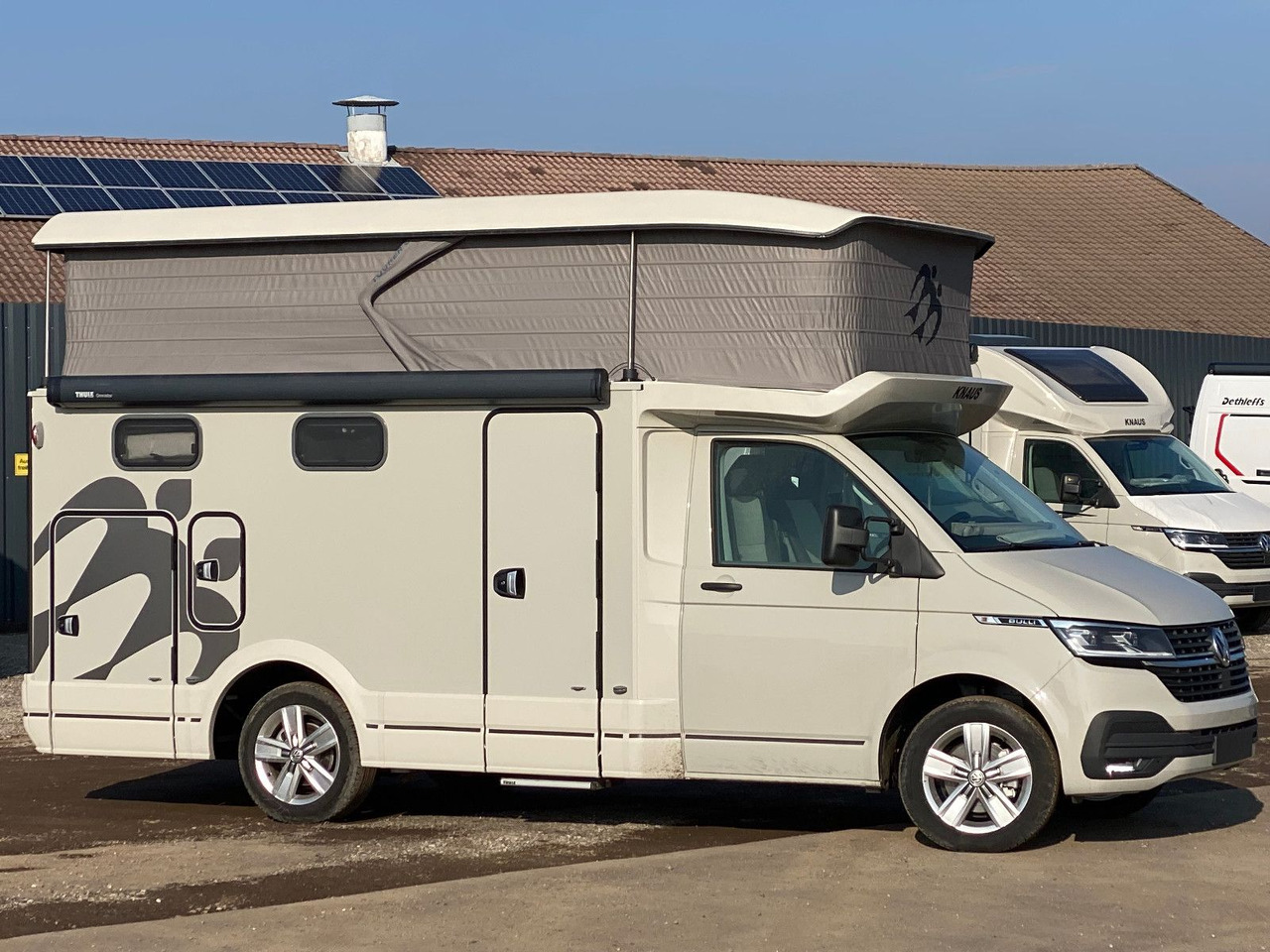 Knaus Tourer CUV 500 MQ CUVISION ohne slide Bett - Félintegrált lakóautó: 2 kép. Knaus Tourer CUV 500 MQ CUVISION ohne slide Bett - Félintegrált lakóautó: 2 kép.