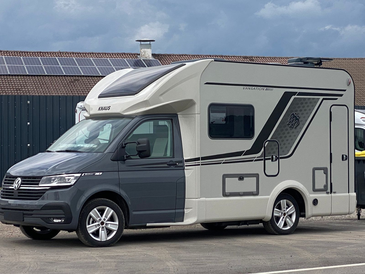 Knaus Tourer Van 500 LT, slide Bett, 4 P. Zulassung - Félintegrált lakóautó: 2 kép. Knaus Tourer Van 500 LT, slide Bett, 4 P. Zulassung - Félintegrált lakóautó: 2 kép.