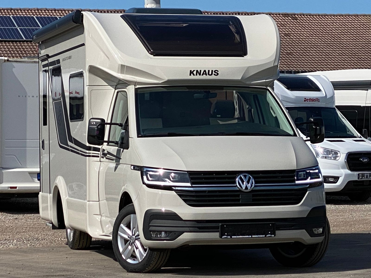 Knaus Tourer Van Vansation 500 LT, AHK,SAT,TV - Félintegrált lakóautó: 1 kép. Knaus Tourer Van Vansation 500 LT, AHK,SAT,TV - Félintegrált lakóautó: 1 kép.