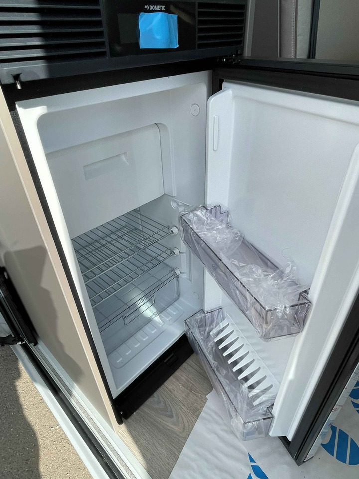 Kempingautó LMC INNOVAN 600 ,ASD, Aufstelldach,26 Modell,Navi: 25 kép.
