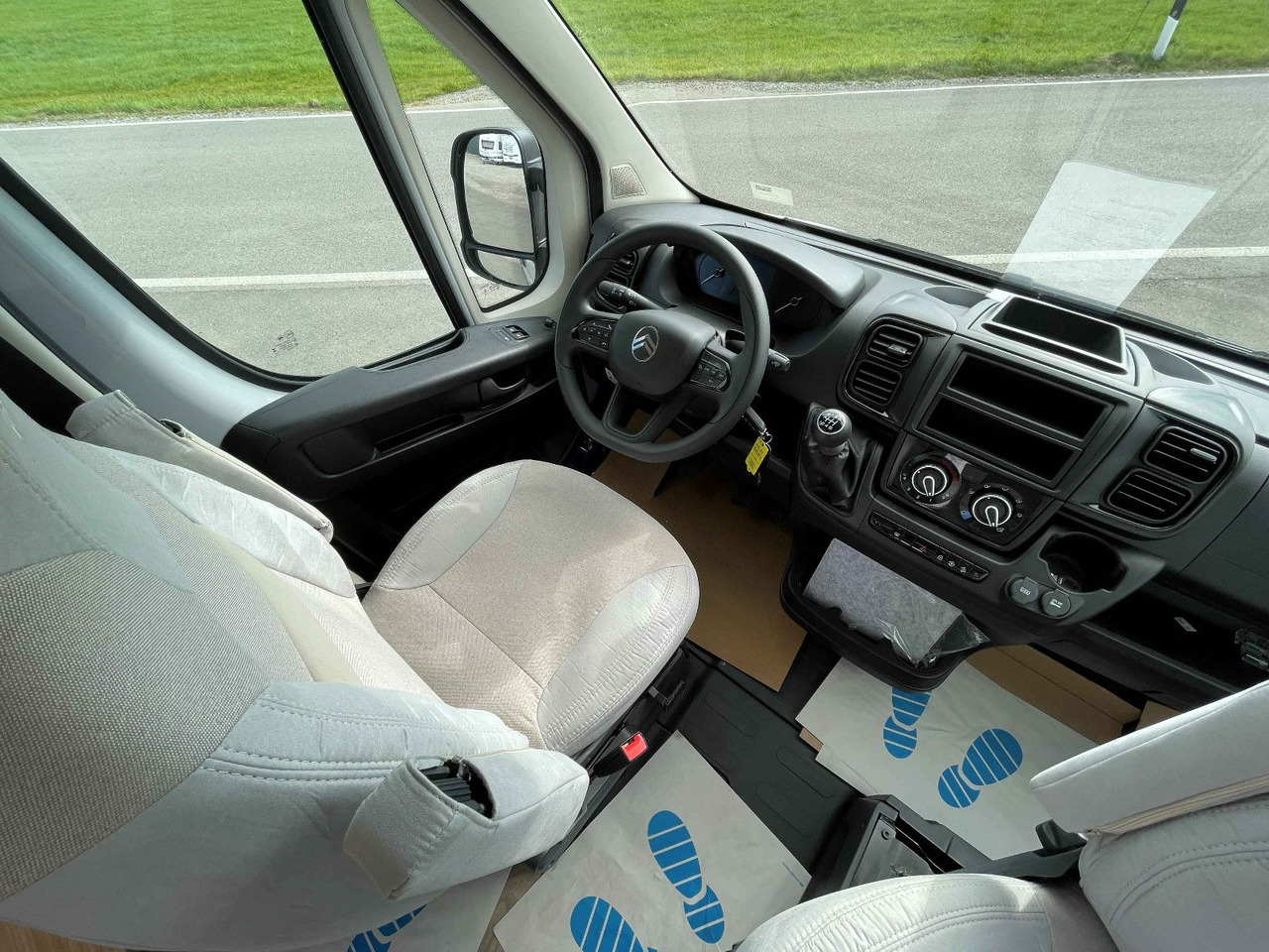 Kempingautó LMC INNOVAN 600 ,ASD, Aufstelldach,26 Modell,Navi: 41 kép.