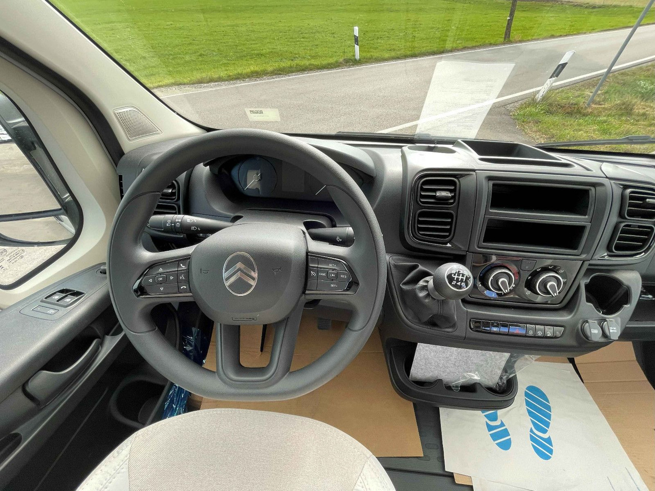 Kempingautó LMC INNOVAN 600 ,ASD, Aufstelldach,26 Modell,Navi: 42 kép.