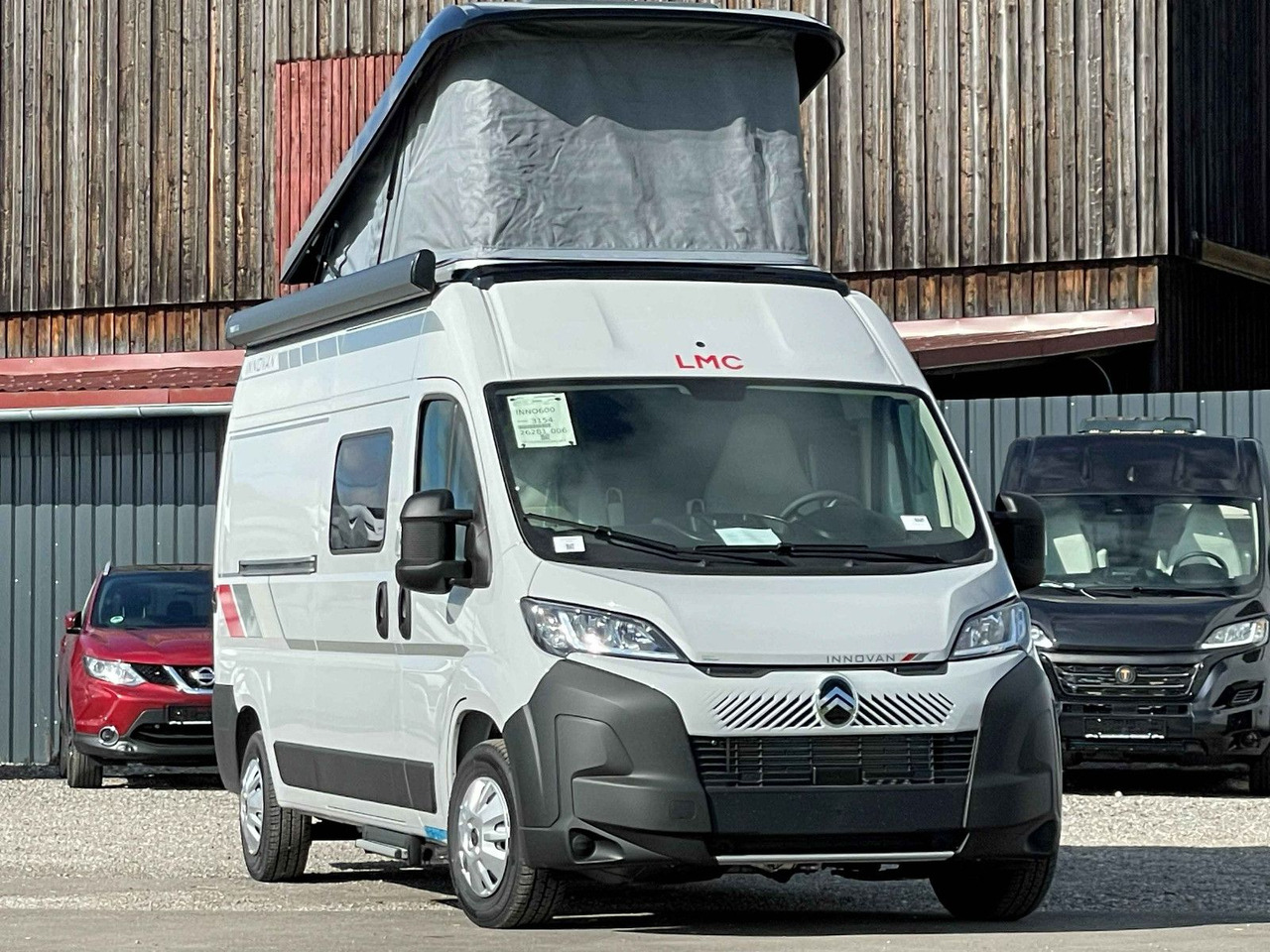 LMC INNOVAN 600 ,ASD, Aufstelldach,26 Modell,Navi - Kempingautó: 2 kép. LMC INNOVAN 600 ,ASD, Aufstelldach,26 Modell,Navi - Kempingautó: 2 kép.