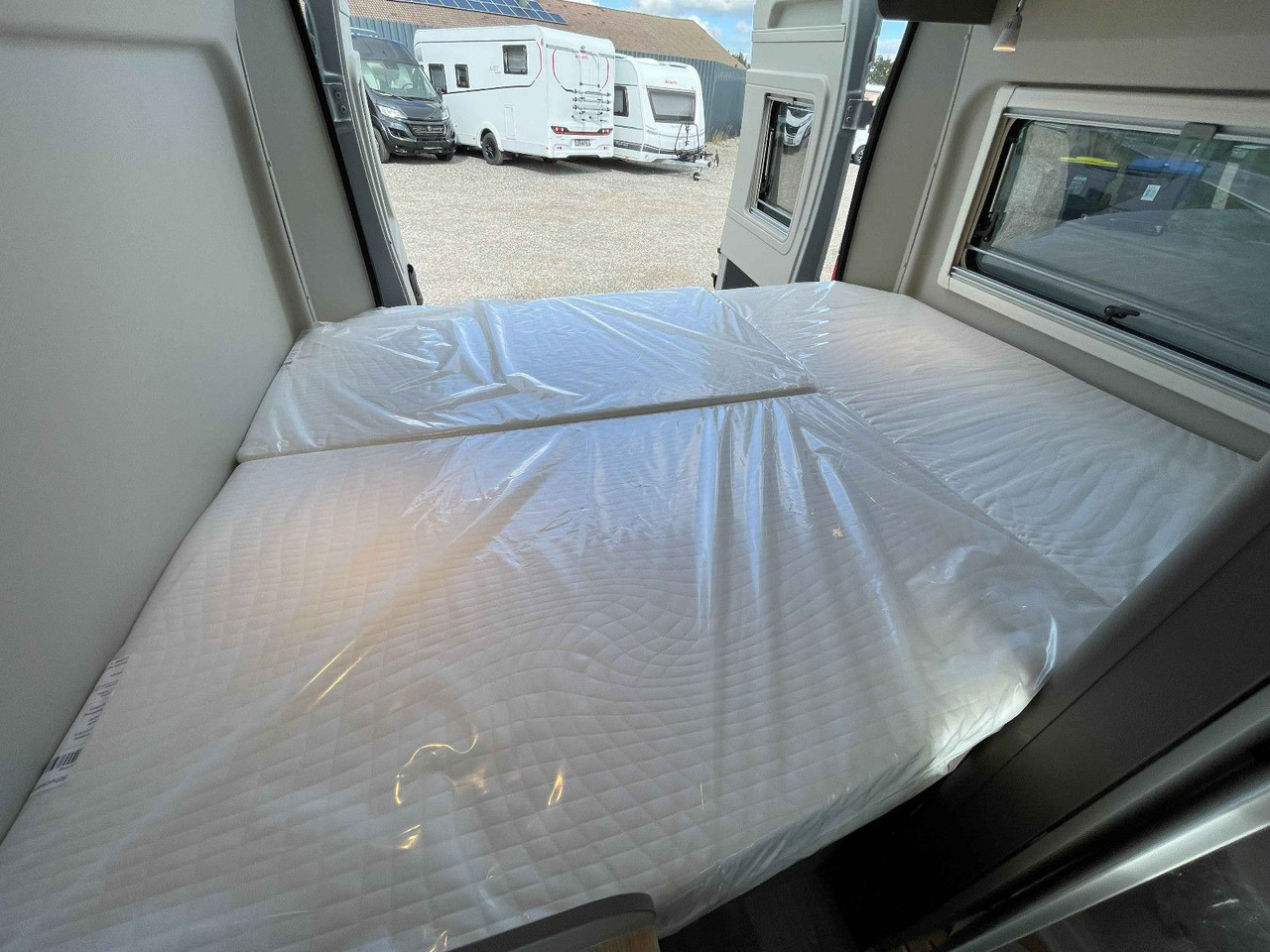 Kempingautó LMC INNOVAN 600 ,ASD, Aufstelldach,26 Modell,Navi: 32 kép.
