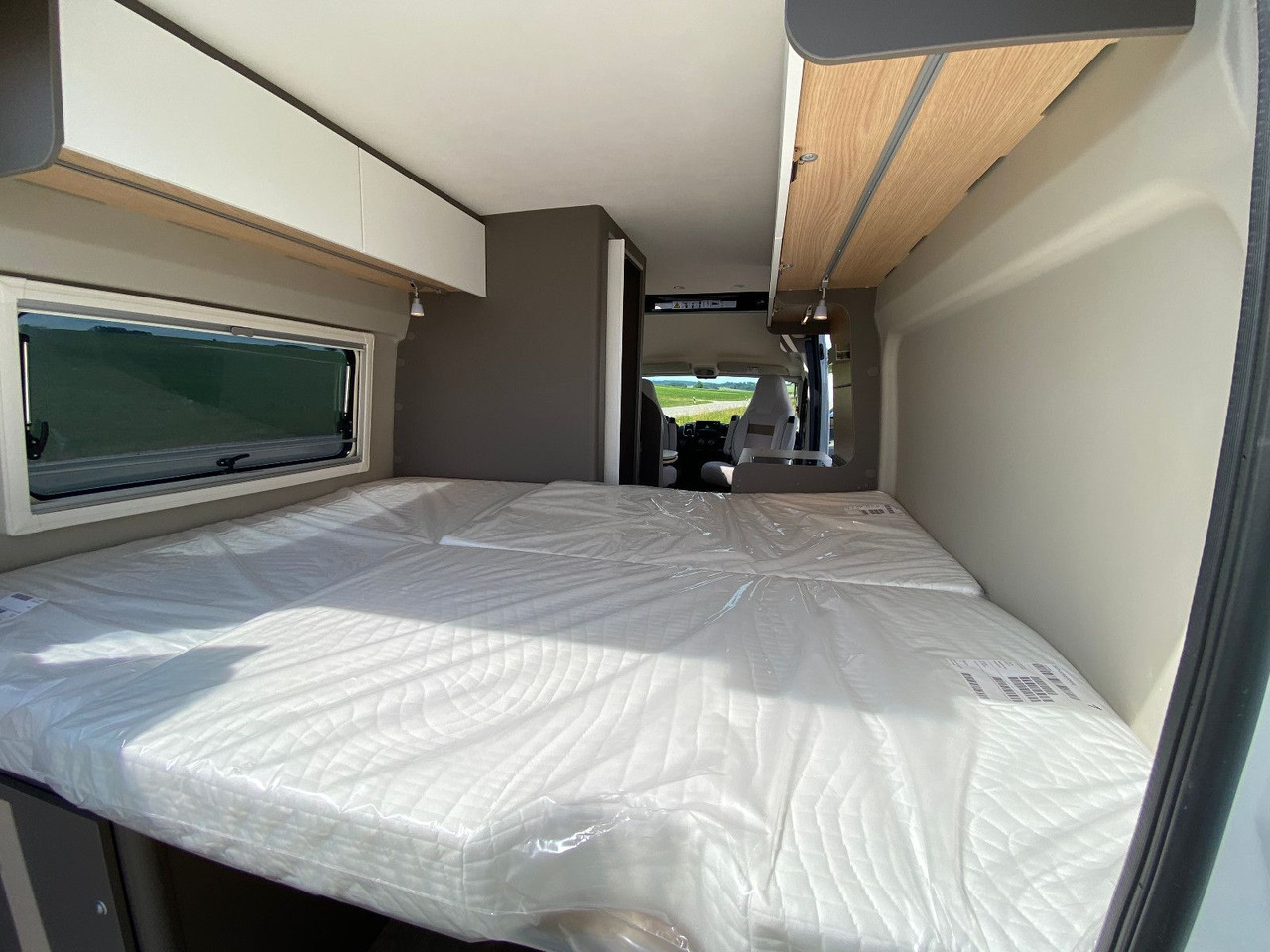 Kempingautó LMC INNOVAN 600 ,Aufstelldach,Automatik,25 Modell: 15 kép.
