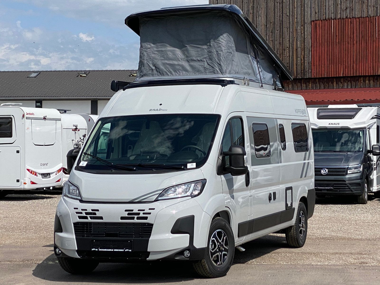 LMC INNOVAN 600 ,Aufstelldach,Automatik,25 Modell - Kempingautó: 2 kép. LMC INNOVAN 600 ,Aufstelldach,Automatik,25 Modell - Kempingautó: 2 kép.