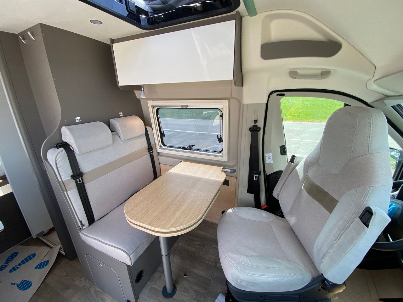 Kempingautó LMC INNOVAN 600 ,Aufstelldach,Automatik,25 Modell: 14 kép.