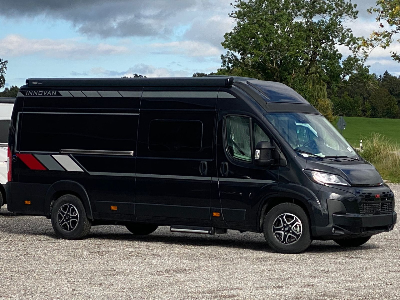 LMC Innovan 640 *2025* Automatik, Chassis Design... - Kempingautó: 2 kép. LMC Innovan 640 *2025* Automatik, Chassis Design... - Kempingautó: 2 kép.