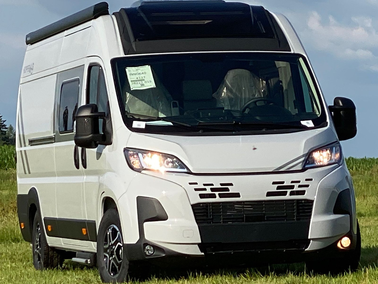 LMC Innovan 640 Automatik. Modell 2025 - Kempingautó: 2 kép. LMC Innovan 640 Automatik. Modell 2025 - Kempingautó: 2 kép.
