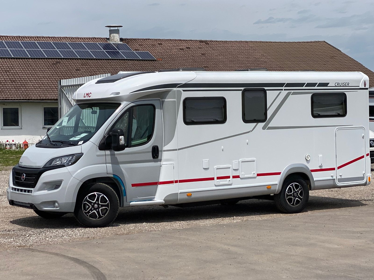 LMC T 662 Grey Selection,Automatik, MarkiseALDE Heiz - Félintegrált lakóautó: 3 kép. LMC T 662 Grey Selection,Automatik, MarkiseALDE Heiz - Félintegrált lakóautó: 3 kép.