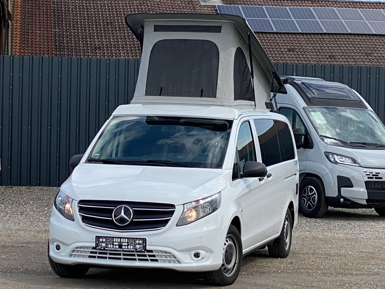 Pössl Campstar Mercedes Vito Tourer Pro Lang - Kempingautó: 2 kép. Pössl Campstar Mercedes Vito Tourer Pro Lang - Kempingautó: 2 kép.