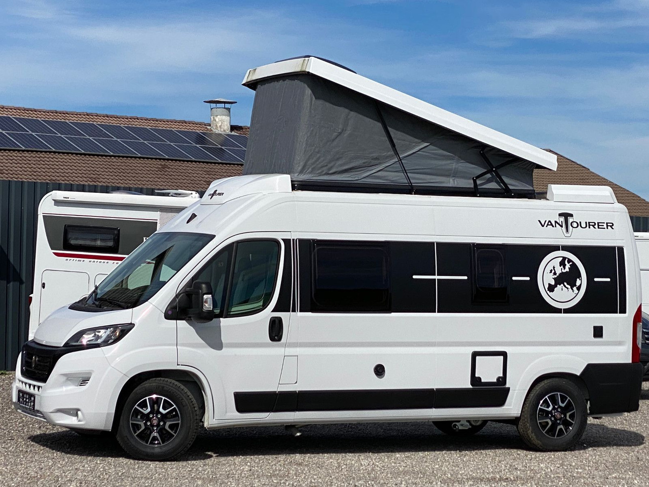 VANTourer 600 D 180PS, mit Aufstelldach,Navi,Markise - Kempingautó: 4 kép. VANTourer 600 D 180PS, mit Aufstelldach,Navi,Markise - Kempingautó: 4 kép.