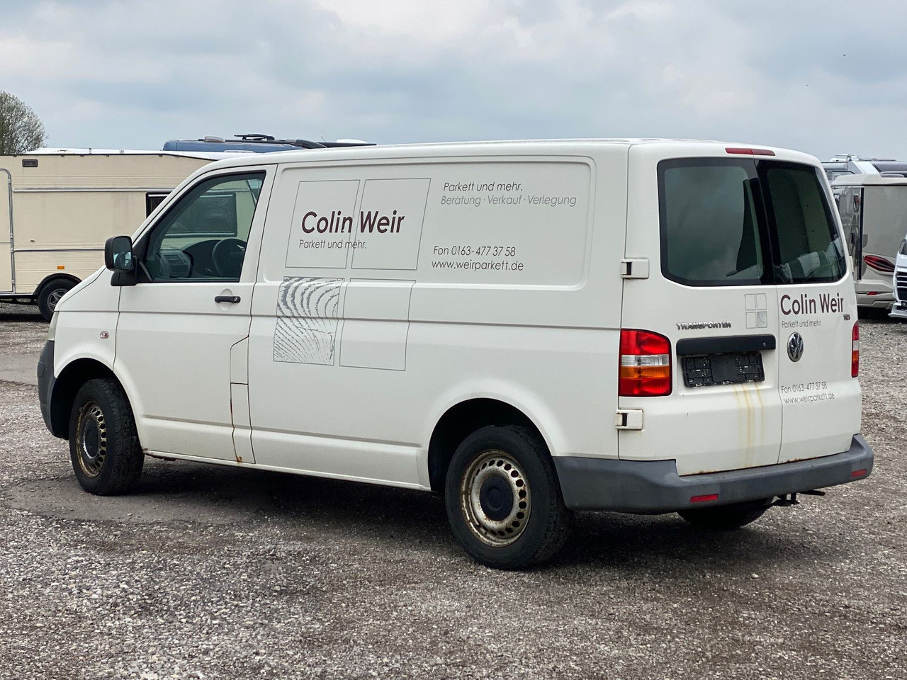 Volkswagen T5 Transporter Kasten-Kombi Kasten - Kisbusz: 3 kép. Volkswagen T5 Transporter Kasten-Kombi Kasten - Kisbusz: 3 kép.
