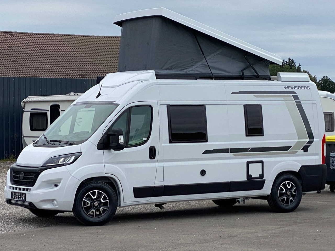 Weinsberg CaraBus 600 MQ, Aufstelldach - Kempingautó: 3 kép. Weinsberg CaraBus 600 MQ, Aufstelldach - Kempingautó: 3 kép.