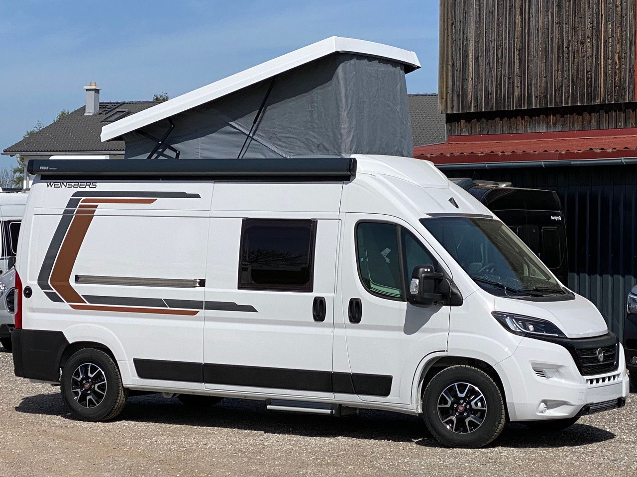 Weinsberg CaraBus 600 MQ, Aufstelldach - Kempingautó: 1 kép. Weinsberg CaraBus 600 MQ, Aufstelldach - Kempingautó: 1 kép.