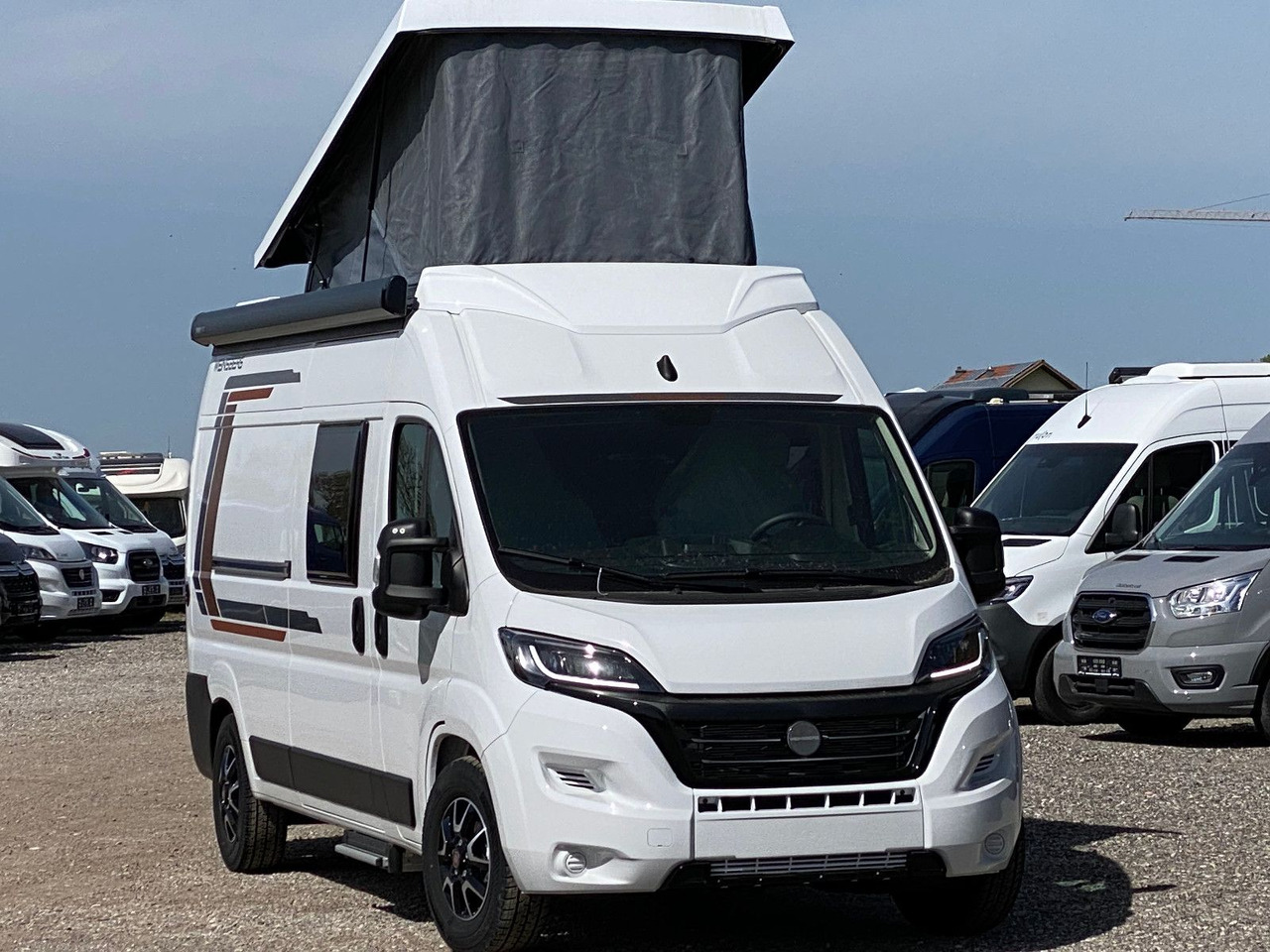 Weinsberg CaraBus 600 MQ, Aufstelldach - Kempingautó: 2 kép. Weinsberg CaraBus 600 MQ, Aufstelldach - Kempingautó: 2 kép.