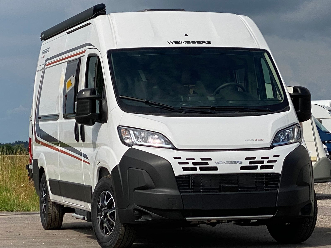Weinsberg CaraBus 600 MQ EDITION Fire - Kempingautó: 1 kép. Weinsberg CaraBus 600 MQ EDITION Fire - Kempingautó: 1 kép.