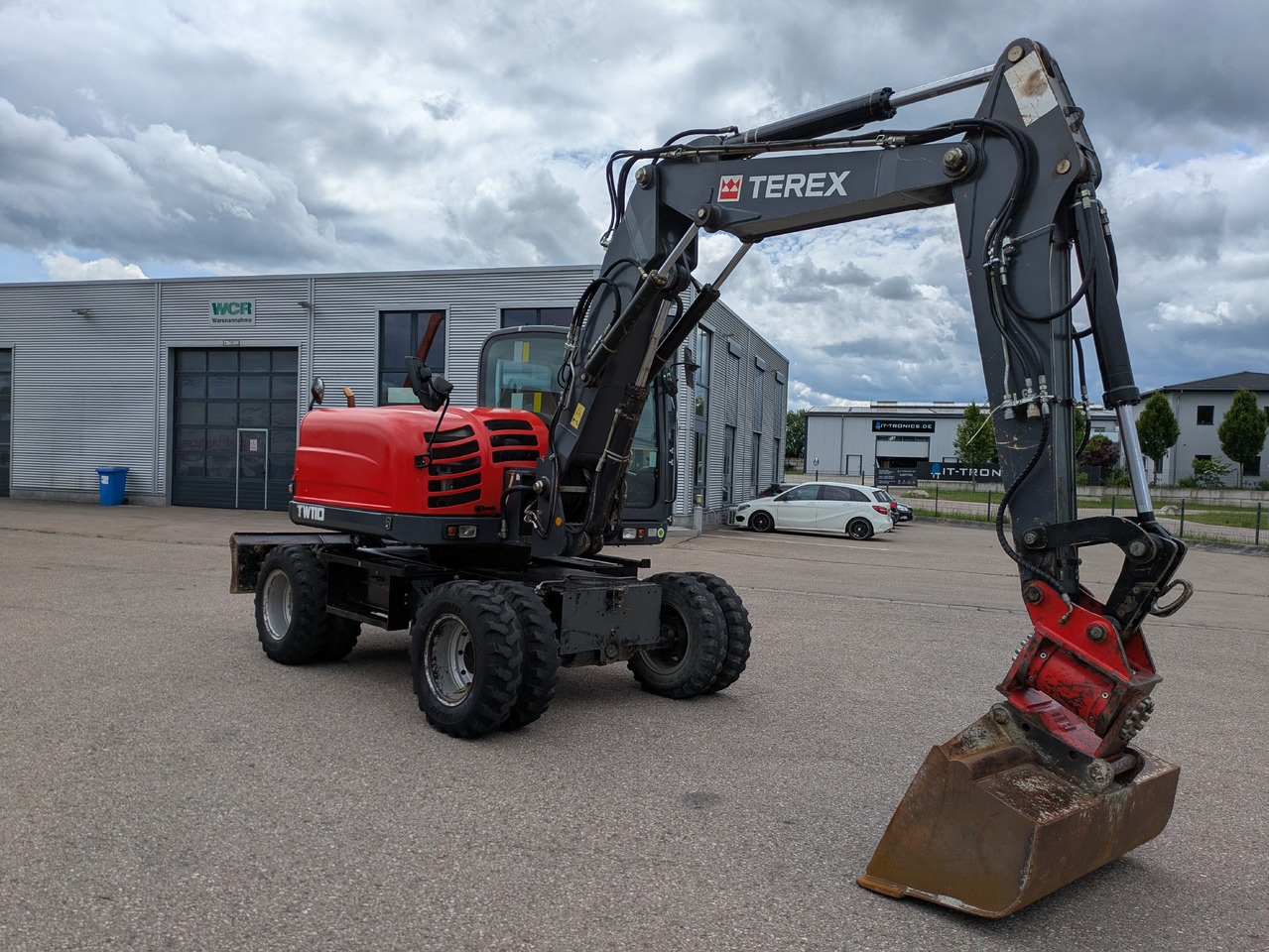 TEREX TW110 Mobilbagger Powertilt Rußpartikelfilter - Gumikerekes kotró: 4 kép. TEREX TW110 Mobilbagger Powertilt Rußpartikelfilter - Gumikerekes kotró: 4 kép.