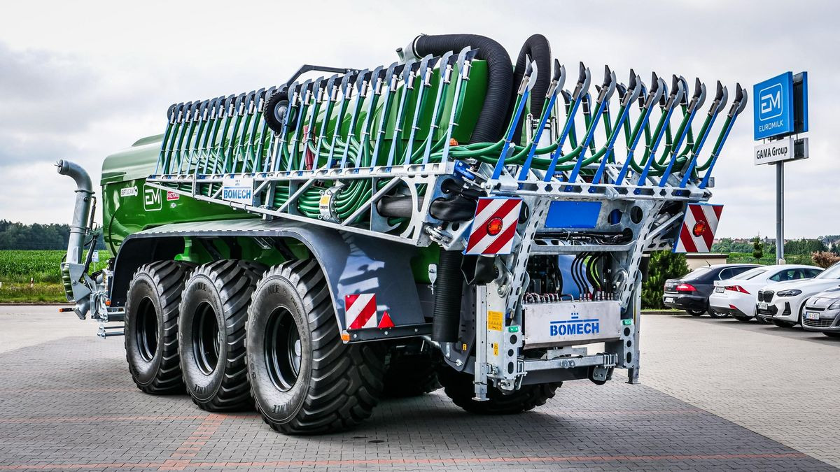 Euromilk Pumpass PX 27000-Tridem-Fendt grün - Szippantó tartálykocsi: 1 kép. Euromilk Pumpass PX 27000-Tridem-Fendt grün - Szippantó tartálykocsi: 1 kép.