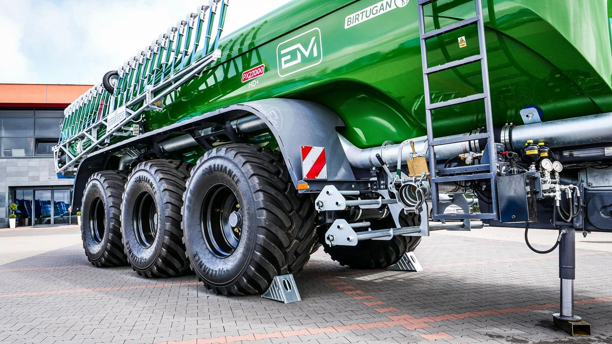 Euromilk Pumpass PX 27000-Tridem-Fendt grün - Szippantó tartálykocsi: 2 kép. Euromilk Pumpass PX 27000-Tridem-Fendt grün - Szippantó tartálykocsi: 2 kép.