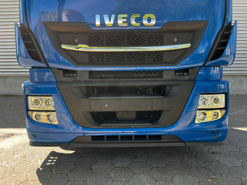 Iveco Stralis AS 570 / Retarder / Roof Klima / 2 Tanks / 2 In Stock - Nyergesvontató: 4 kép. Iveco Stralis AS 570 / Retarder / Roof Klima / 2 Tanks / 2 In Stock - Nyergesvontató: 4 kép.