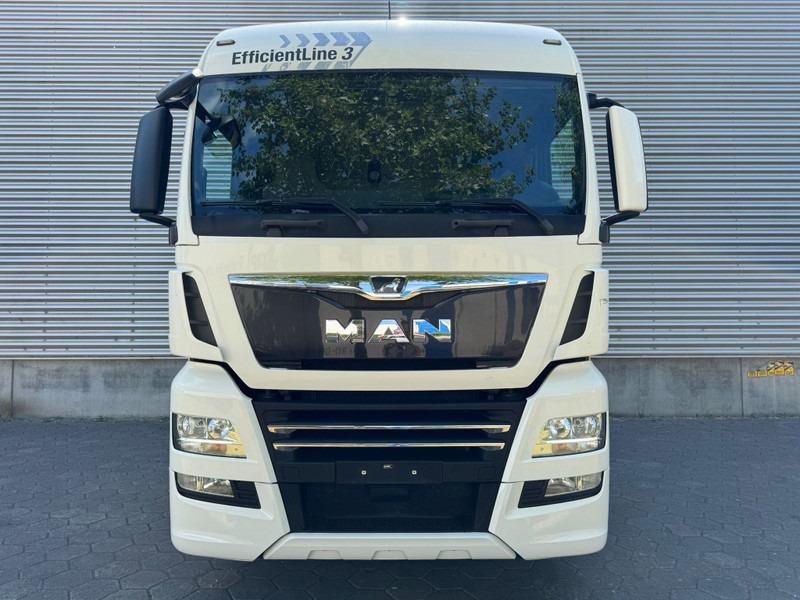 MAN TGX 18.500 XLX / Intarder / Roof Klima / 2 Tanks - Nyergesvontató: 4 kép. MAN TGX 18.500 XLX / Intarder / Roof Klima / 2 Tanks - Nyergesvontató: 4 kép.
